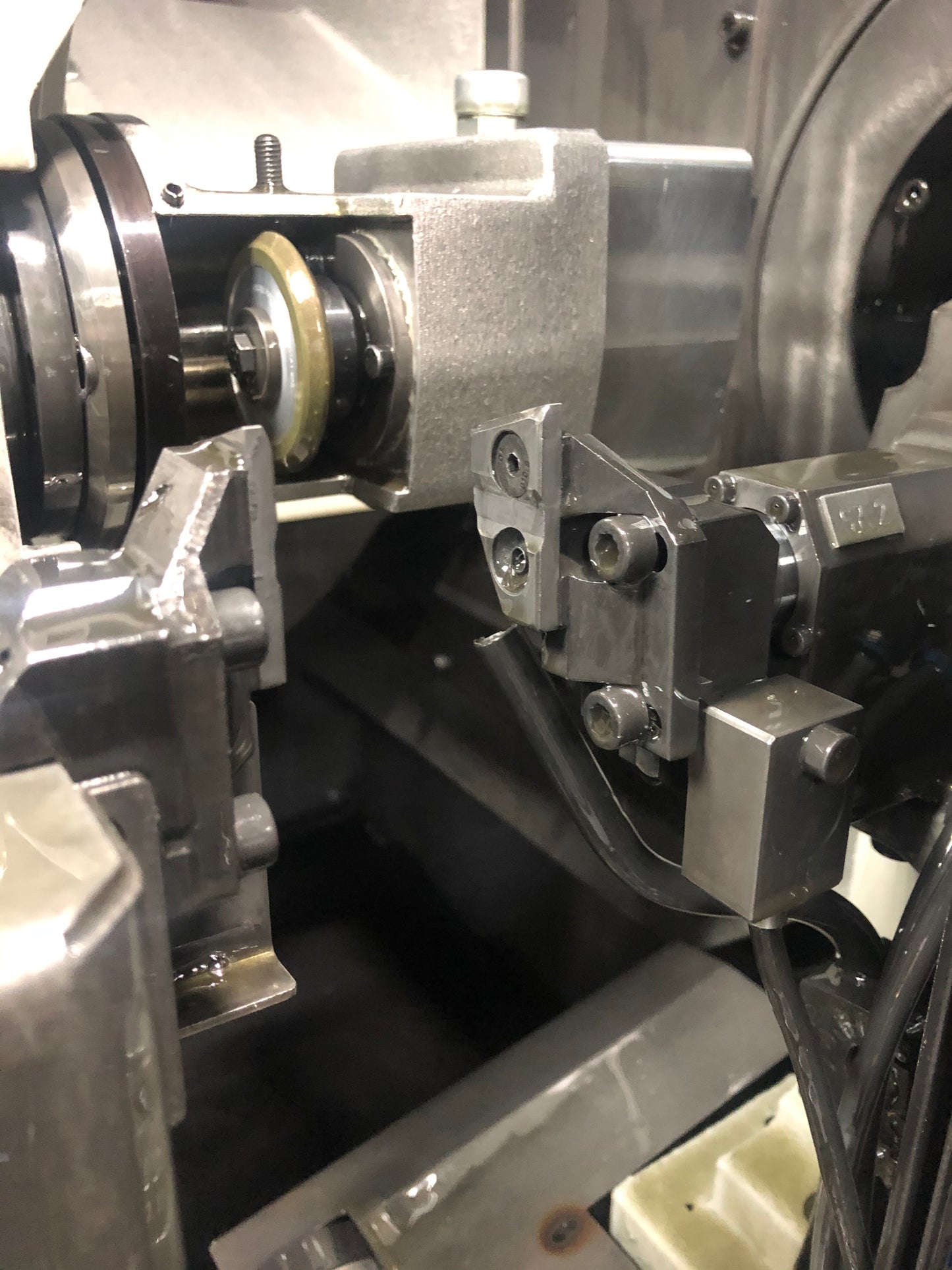 Vollmer Grinder Clamping Carbide Pads (Jaws) 227256-01 Right Hand & Left Hand